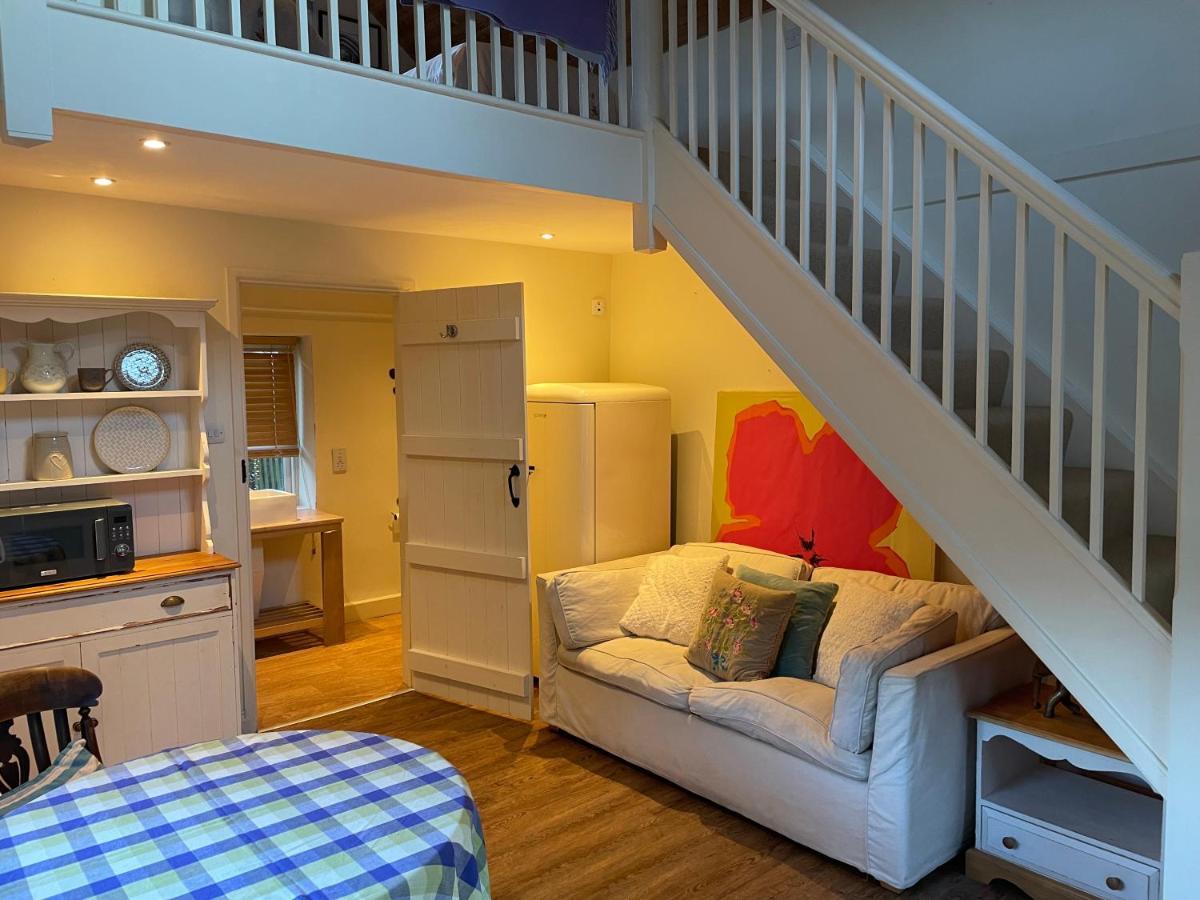 Отель Little Barn Buckland Newton Экстерьер фото